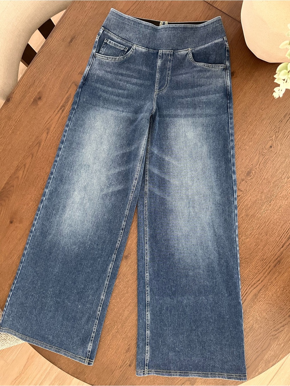 HALARA Wide-Leg woman’s Jeans in Faded Blue